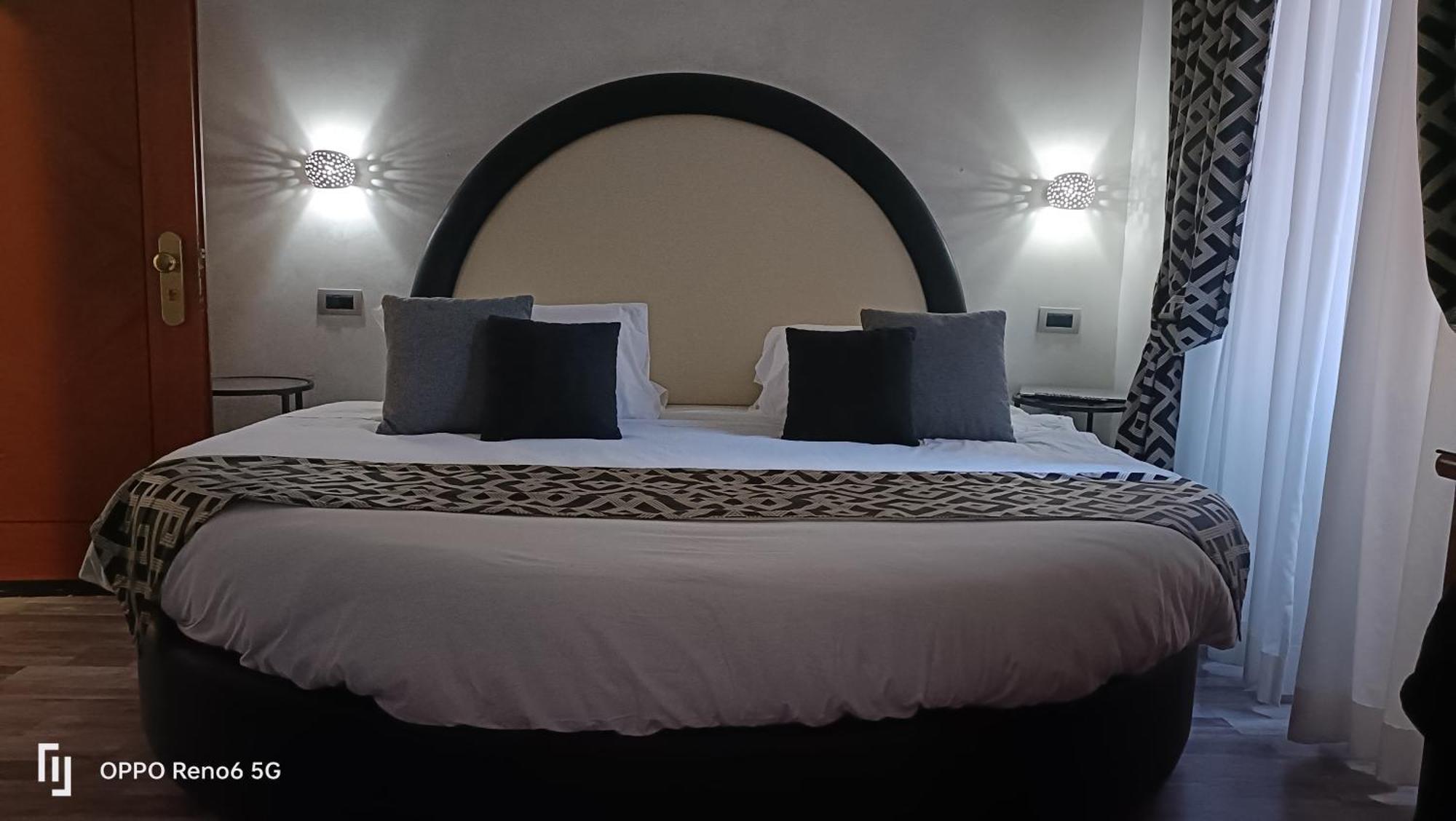 House 4 Mori Hotel Rome Bagian luar foto