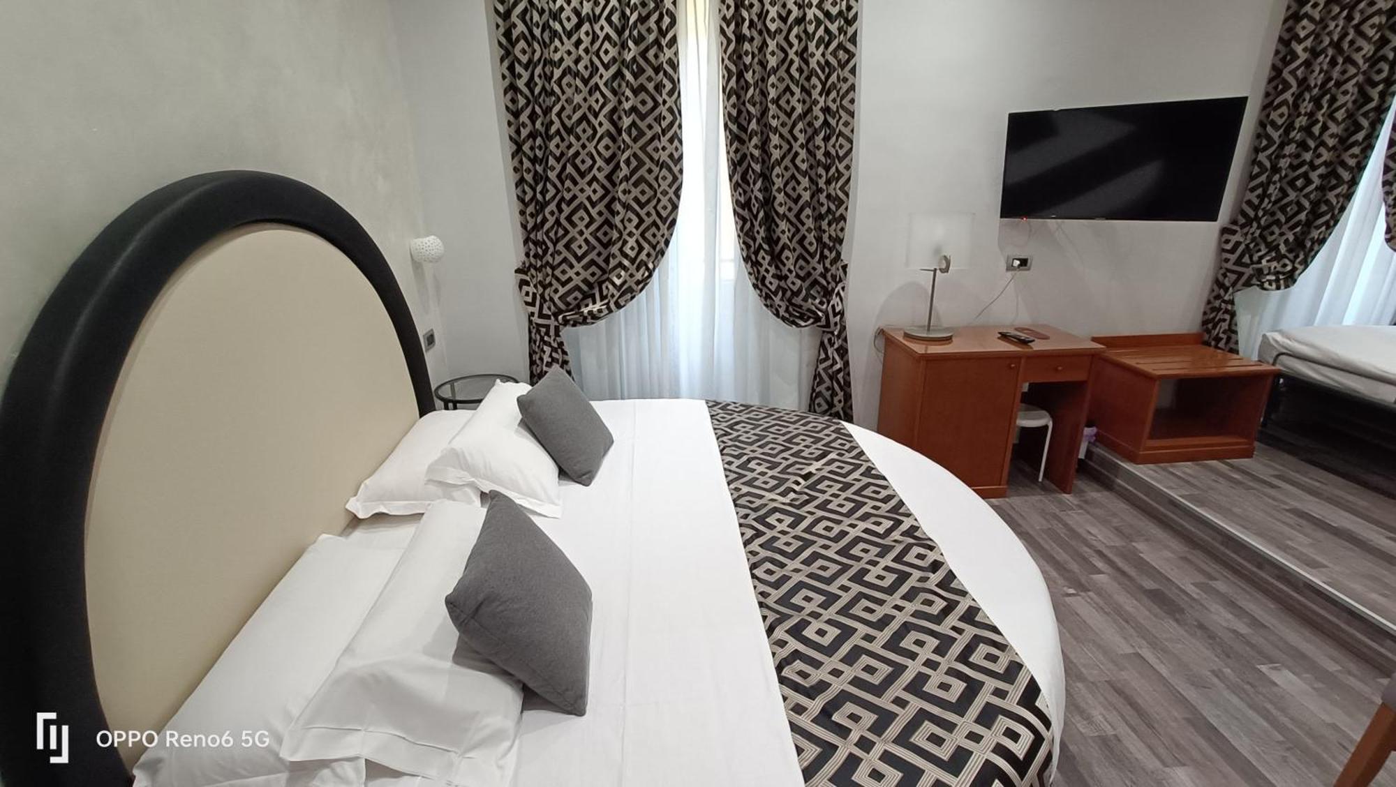 House 4 Mori Hotel Rome Bagian luar foto