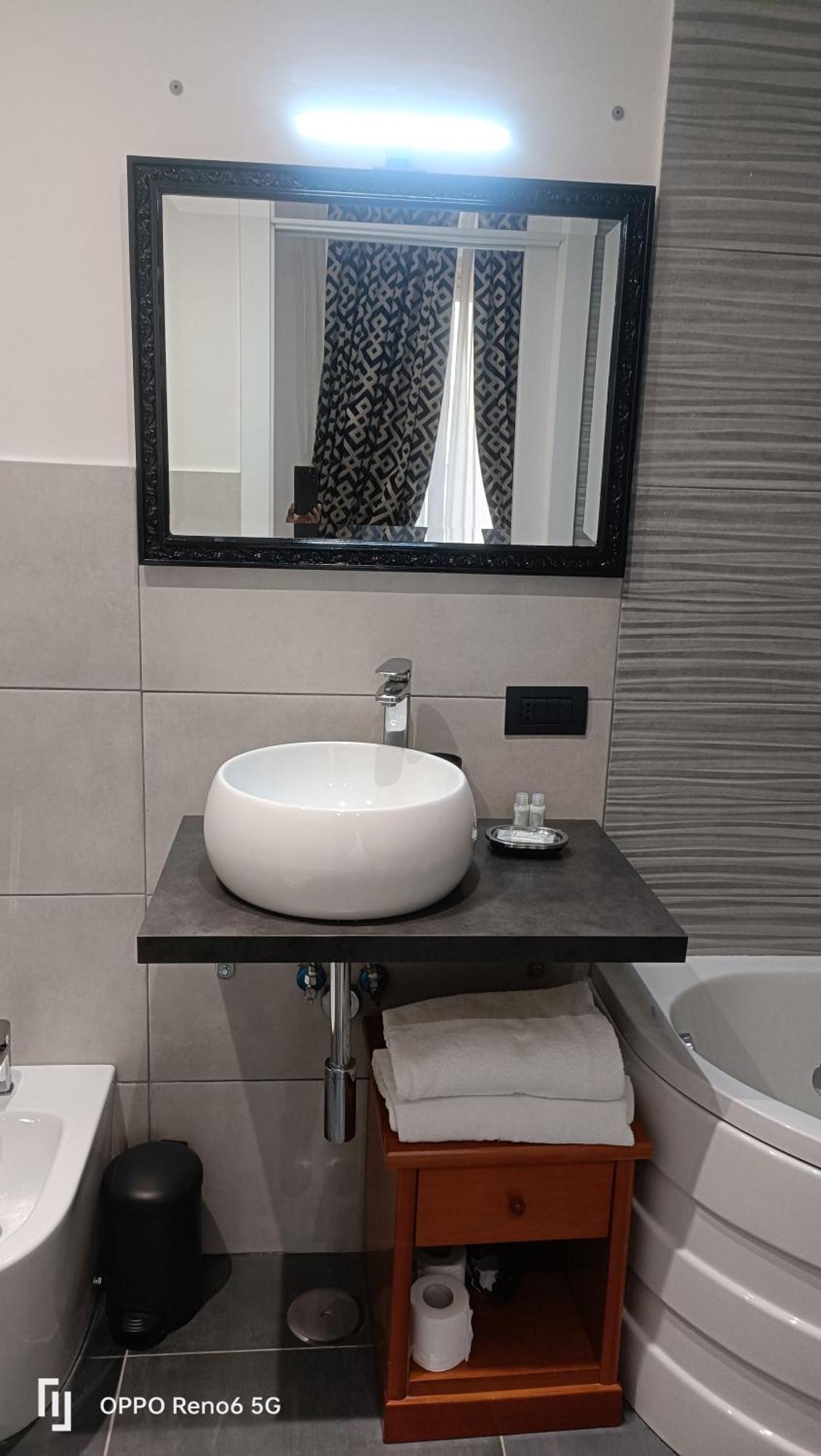 House 4 Mori Hotel Rome Bagian luar foto