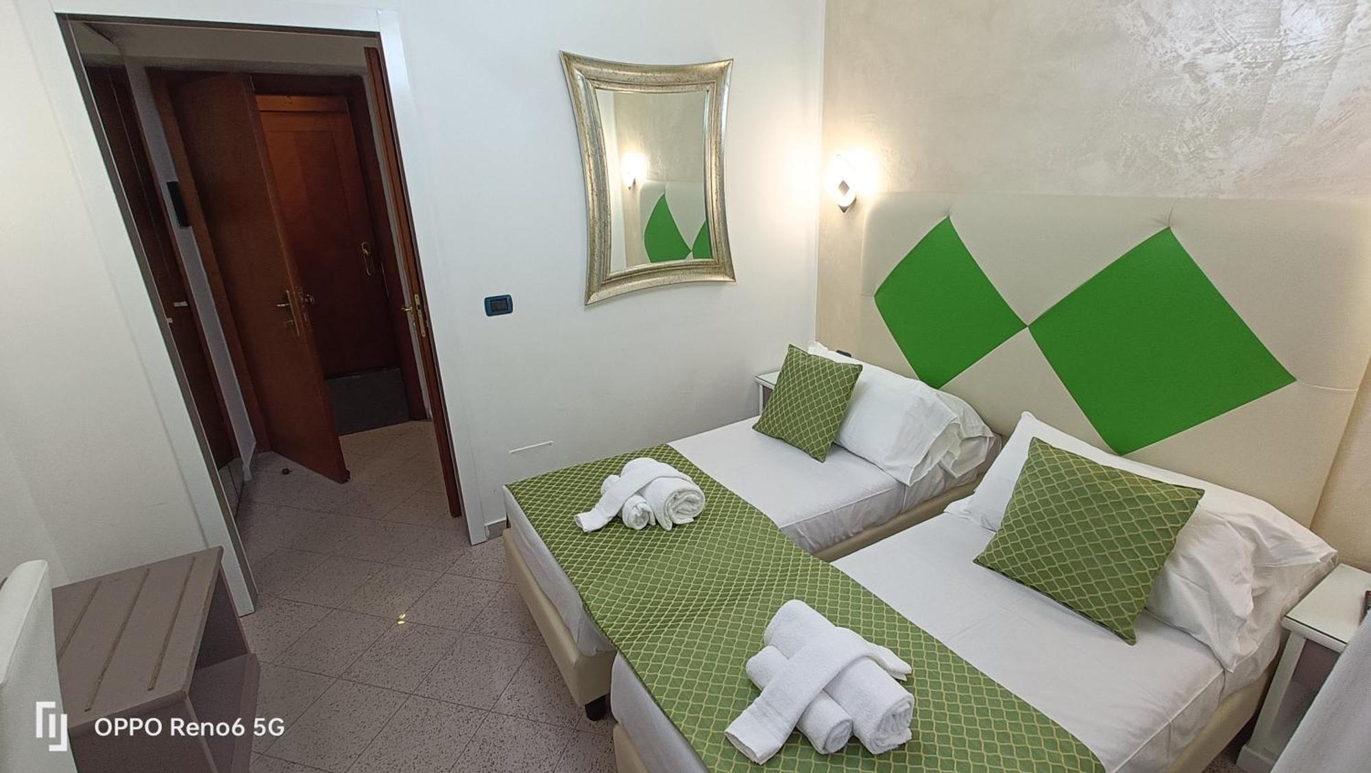 House 4 Mori Hotel Rome Bagian luar foto