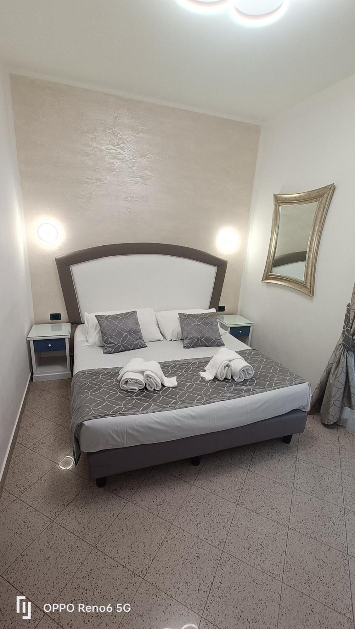 House 4 Mori Hotel Rome Bagian luar foto