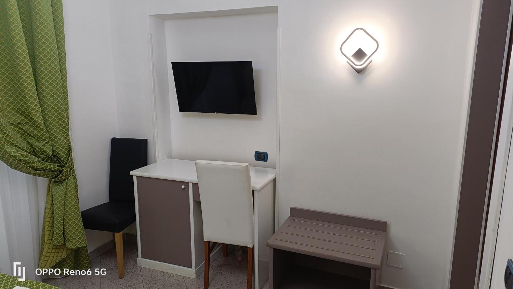 House 4 Mori Hotel Rome Bagian luar foto