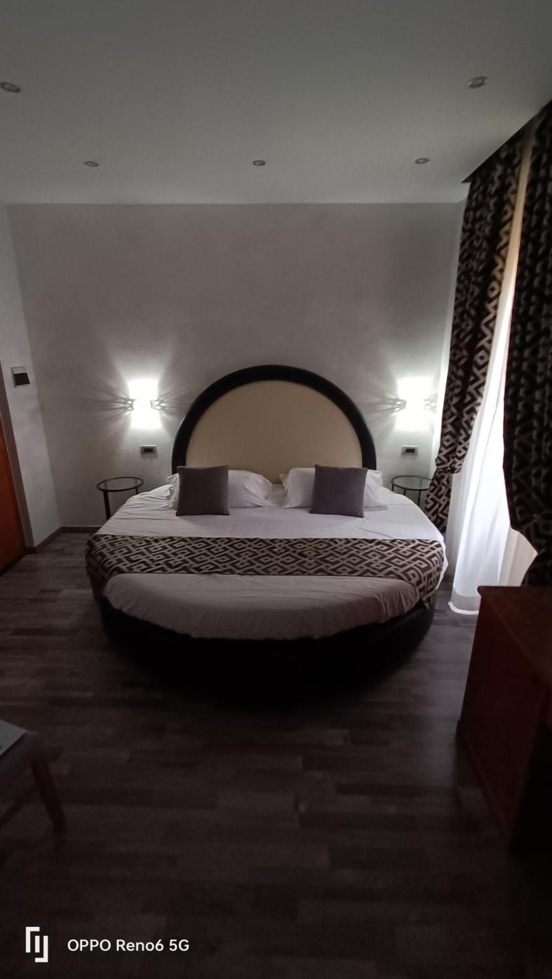 House 4 Mori Hotel Rome Bagian luar foto