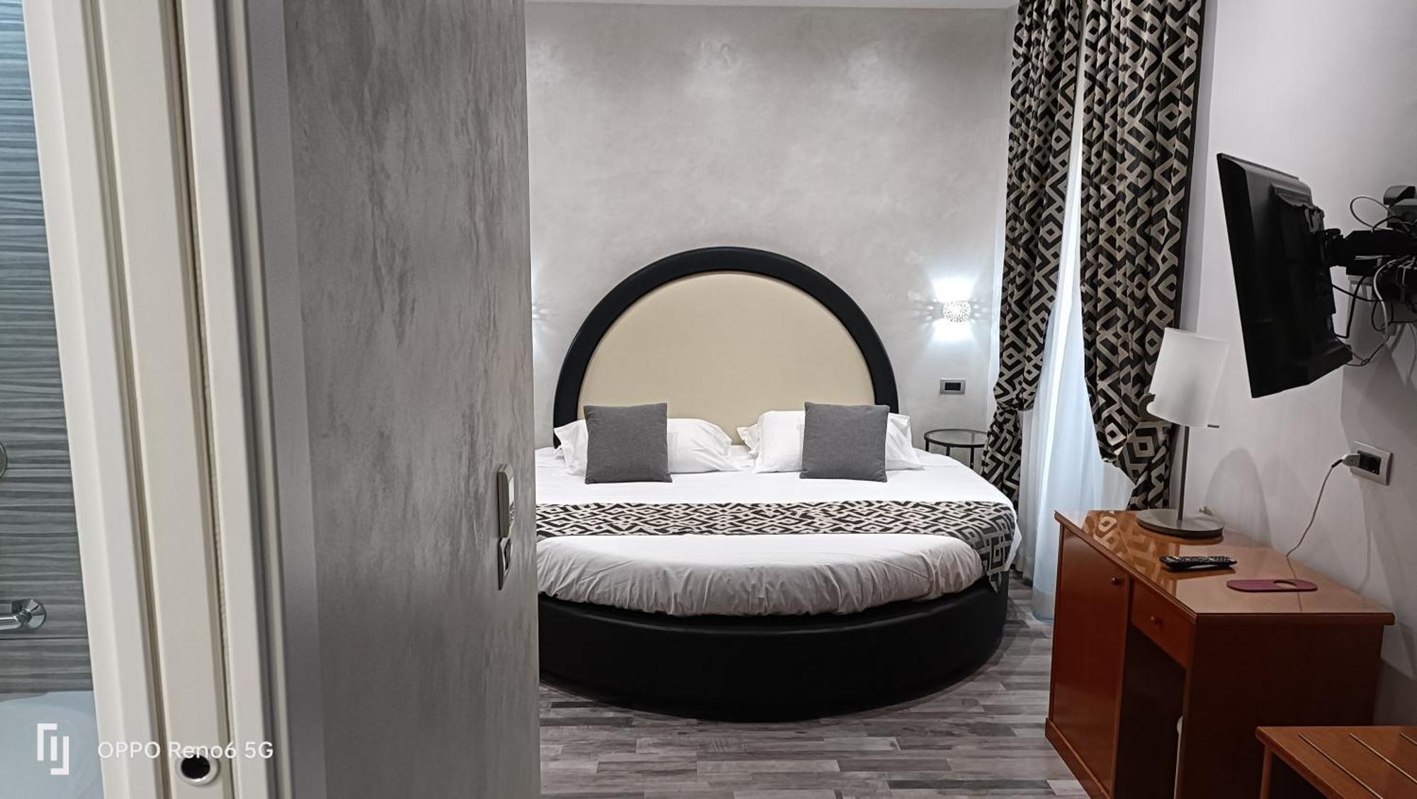 House 4 Mori Hotel Rome Bagian luar foto