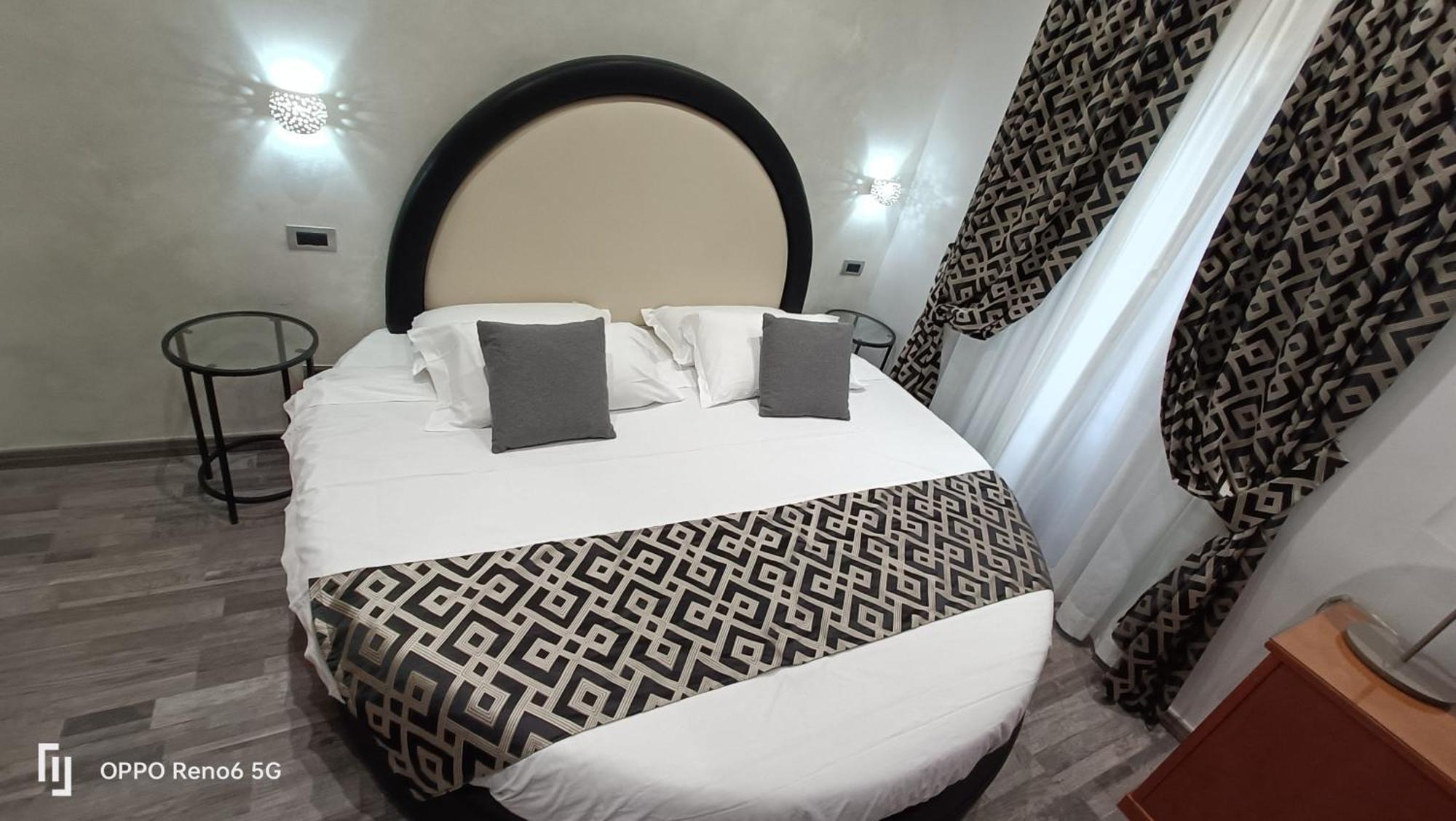 House 4 Mori Hotel Rome Bagian luar foto