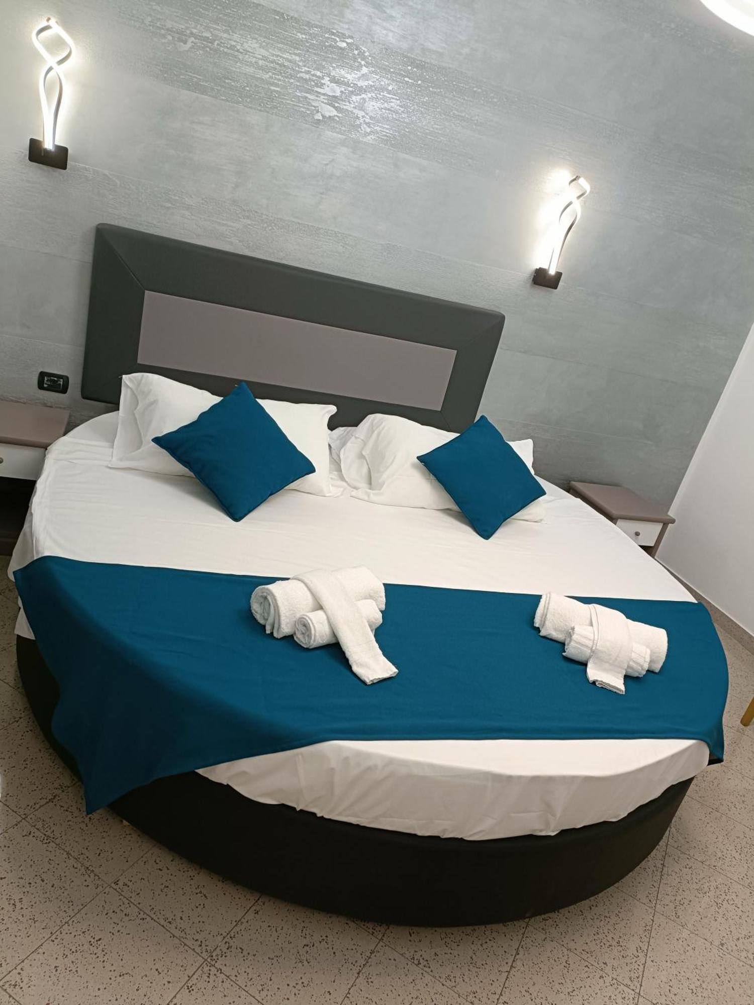 House 4 Mori Hotel Rome Bagian luar foto