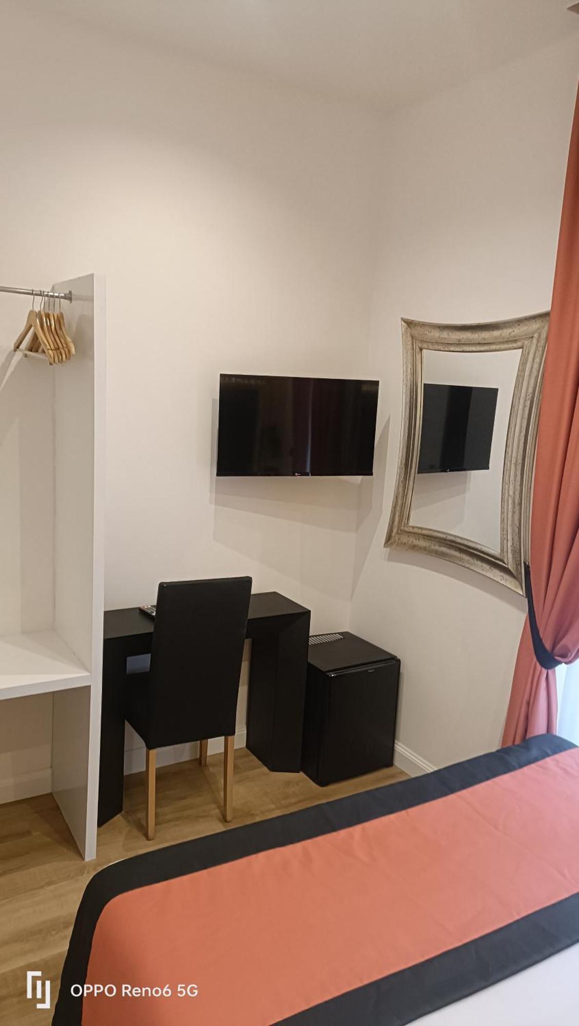 House 4 Mori Hotel Rome Bagian luar foto
