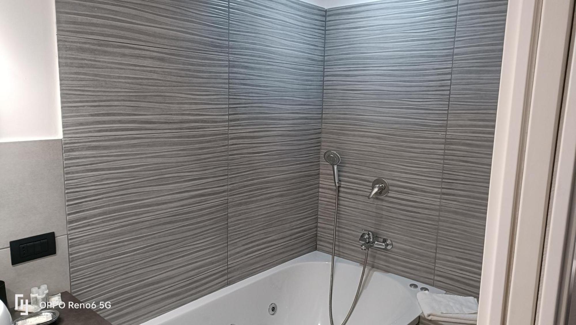 House 4 Mori Hotel Rome Bagian luar foto
