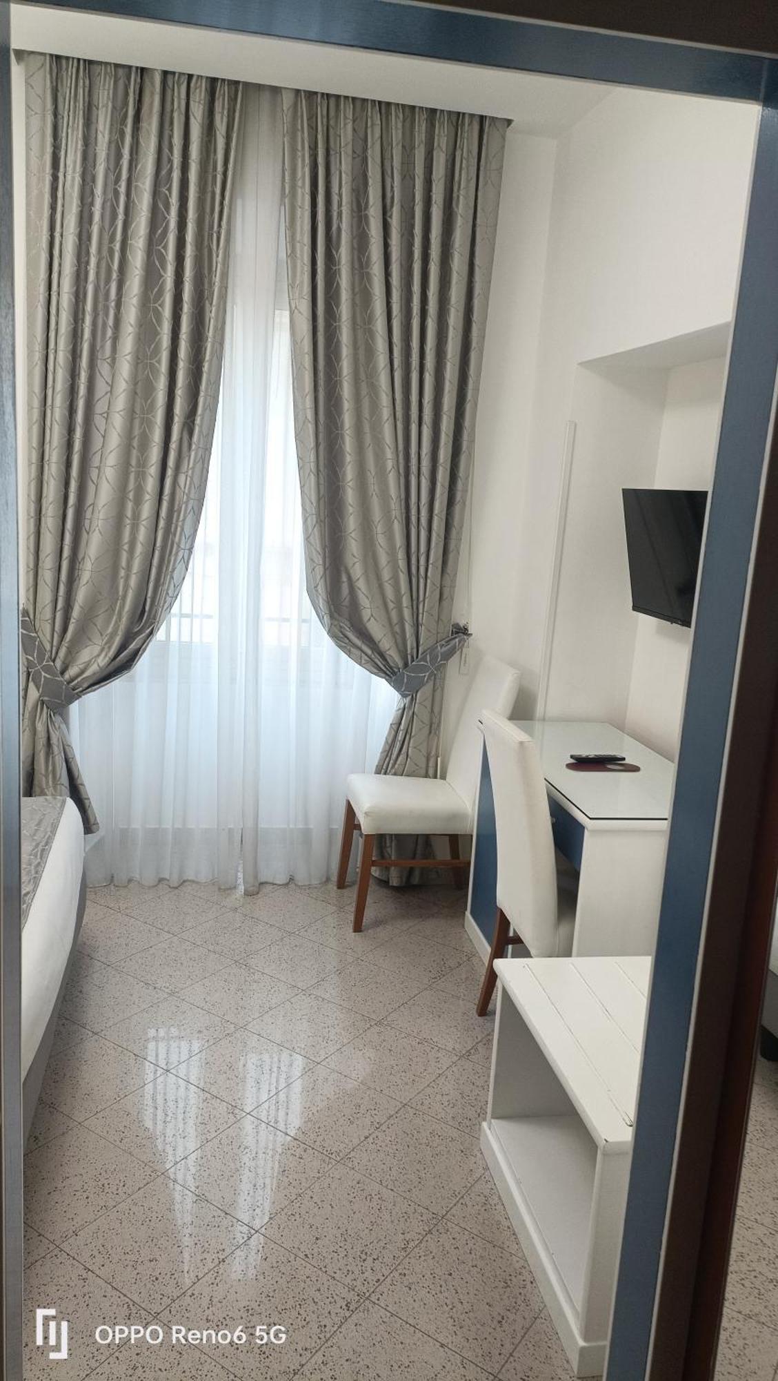 House 4 Mori Hotel Rome Bagian luar foto