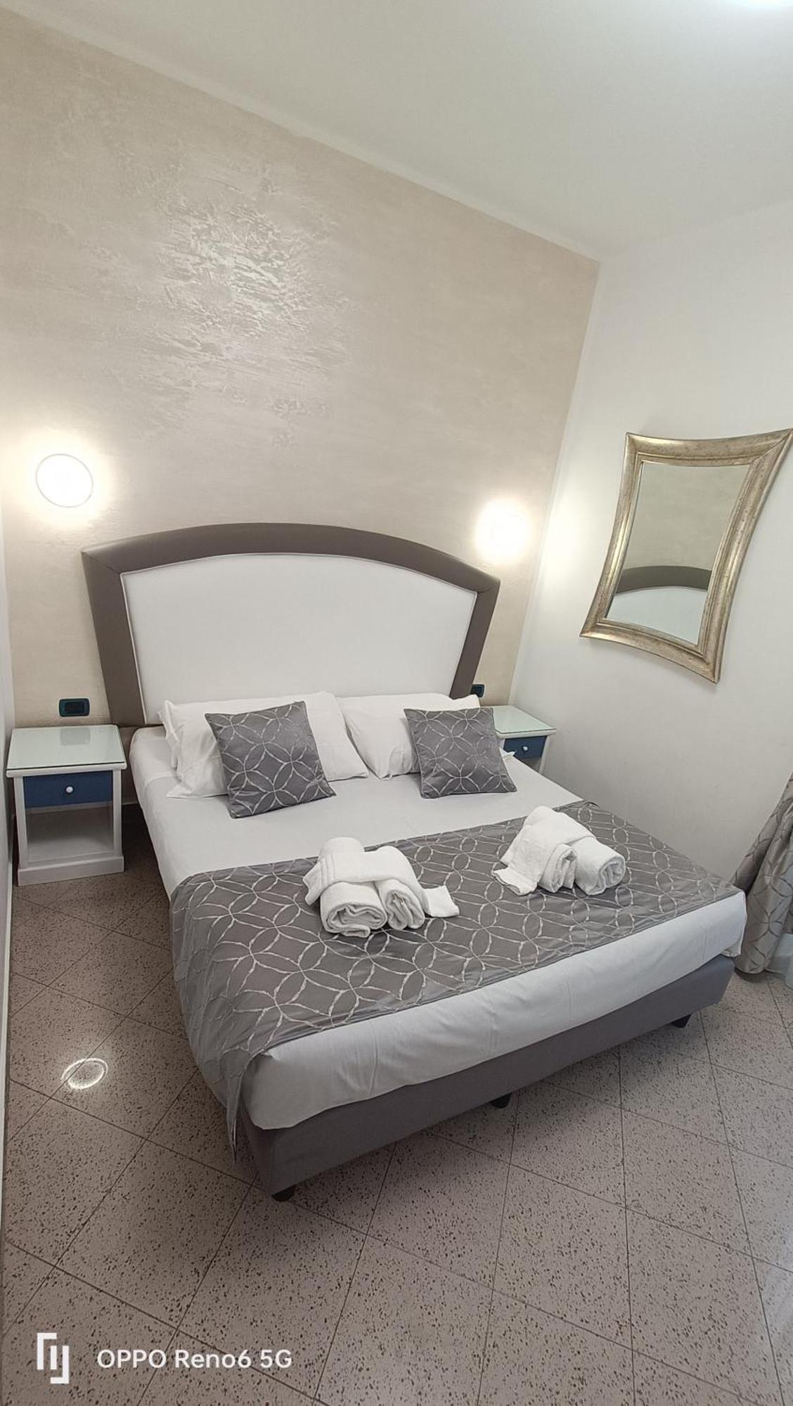 House 4 Mori Hotel Rome Bagian luar foto