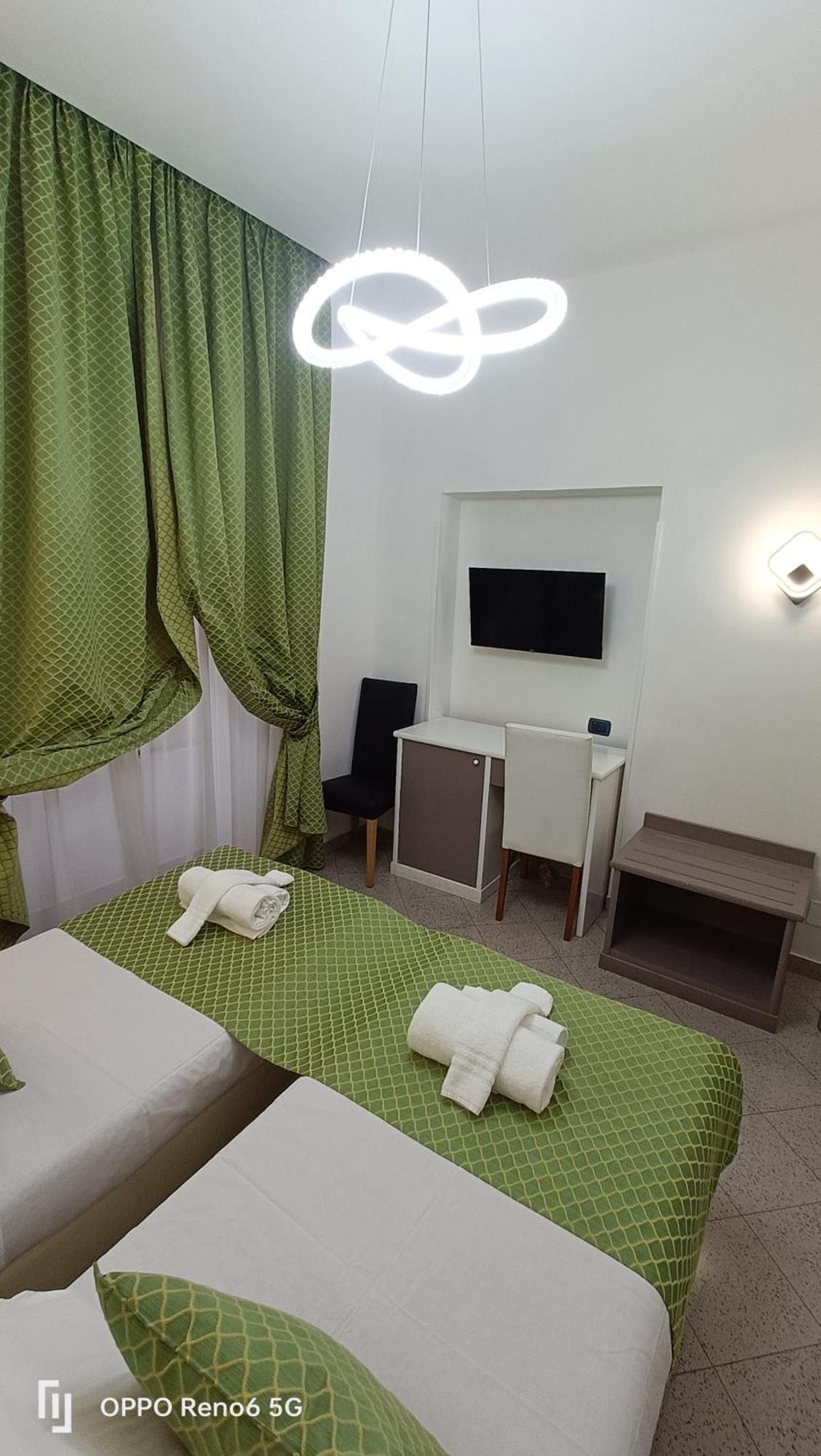 House 4 Mori Hotel Rome Bagian luar foto