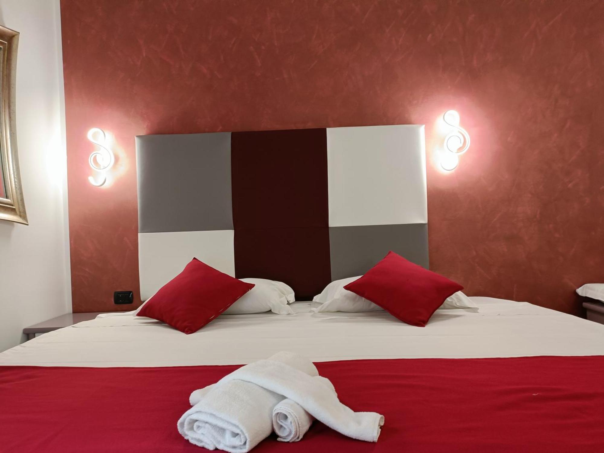 House 4 Mori Hotel Rome Bagian luar foto