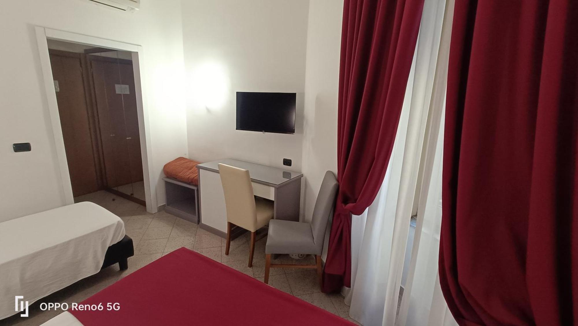 House 4 Mori Hotel Rome Bagian luar foto
